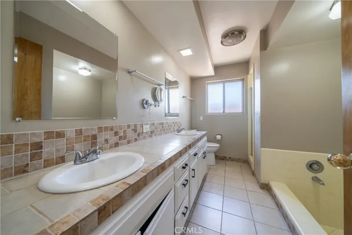 43350 18th Street W, Lancaster, California 93534