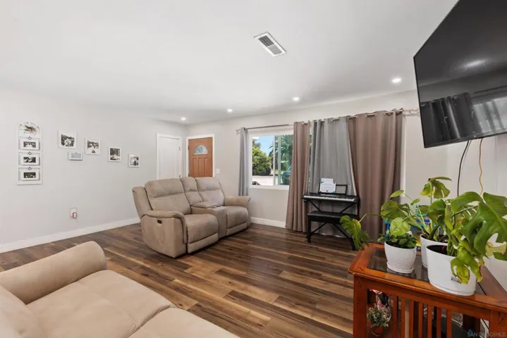 643 Mcdonald Ln, Escondido, California 92025