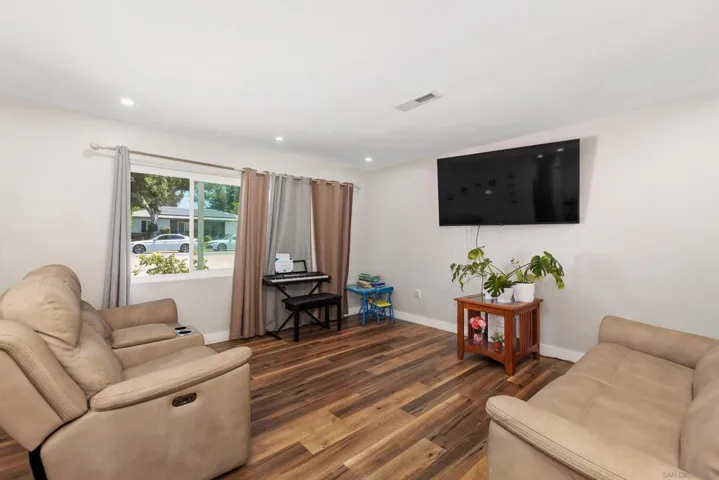643 Mcdonald Ln, Escondido, California 92025