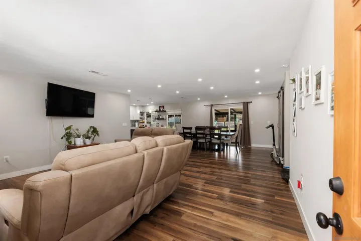 643 Mcdonald Ln, Escondido, California 92025