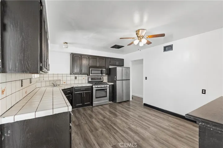 1002 W Avenue J9, Lancaster, California 93534