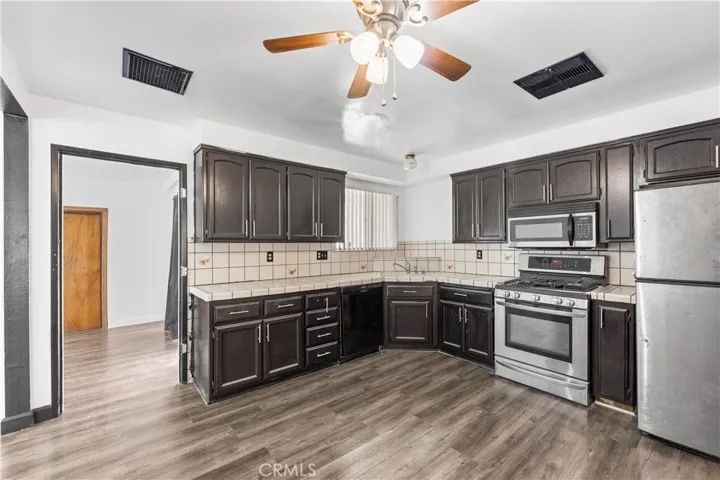 1002 W Avenue J9, Lancaster, California 93534