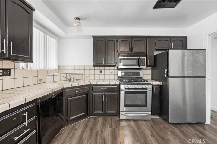 1002 W Avenue J9, Lancaster, California 93534