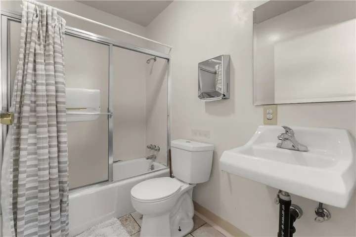 22118 Avalon Boulevard, Carson, California 90745