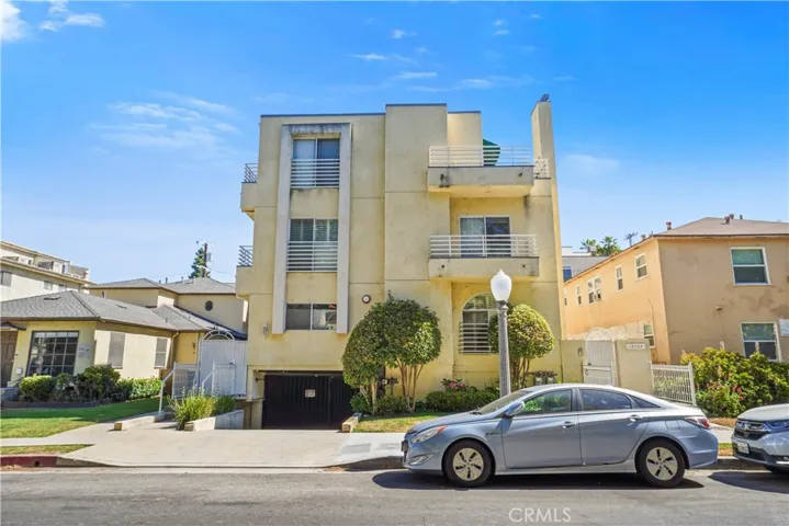 14554 Dickens Street 102, Sherman Oaks, California 91403