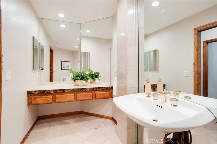 840 Peninsula Avenue, Claremont, California 91711