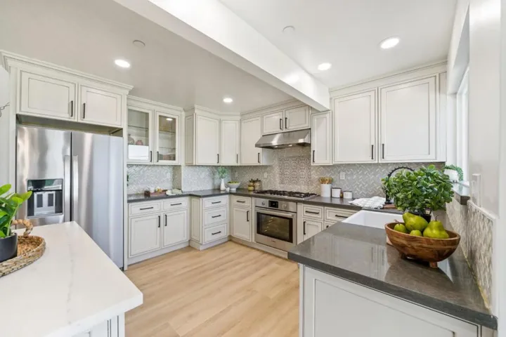 13 Hillbarn Court, San Mateo, California 94403