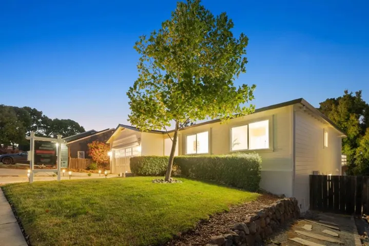 13 Hillbarn Court, San Mateo, California 94403