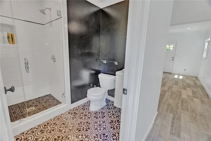 Full Bath Guest