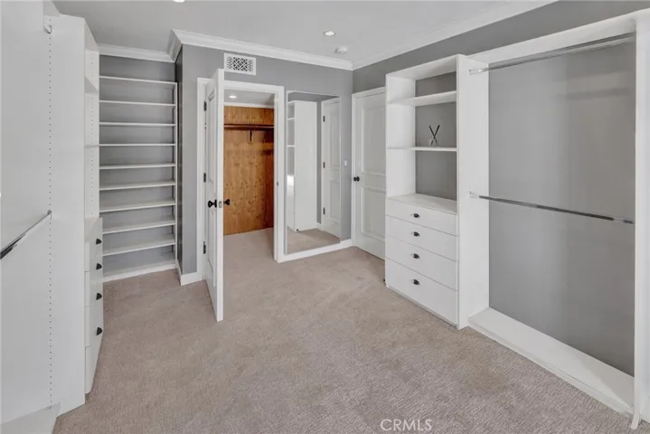 WIC w/cedar closet storage