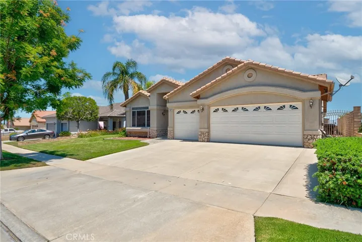 1041 Salem Drive, Corona, California 92881
