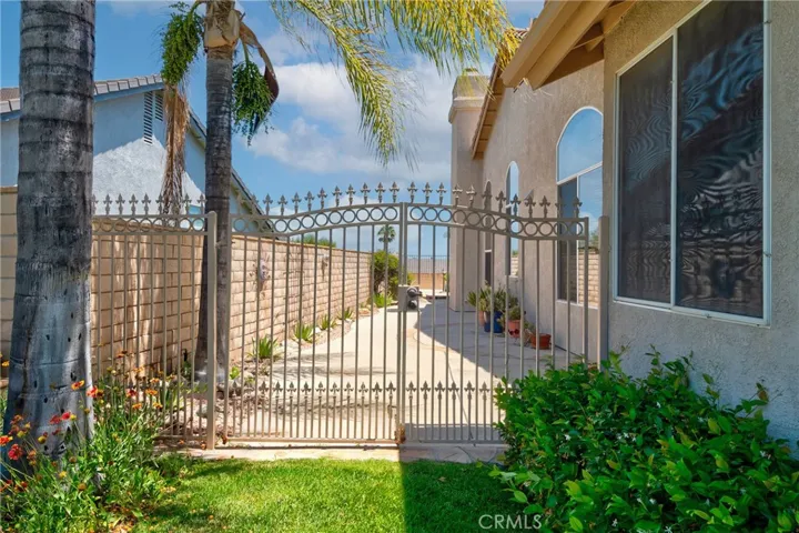 1041 Salem Drive, Corona, California 92881