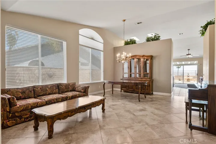 1041 Salem Drive, Corona, California 92881