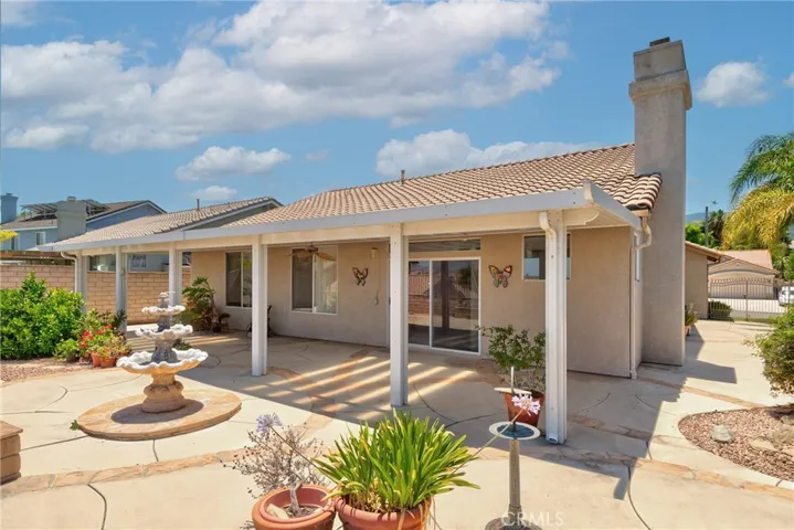 1041 Salem Drive, Corona, California 92881