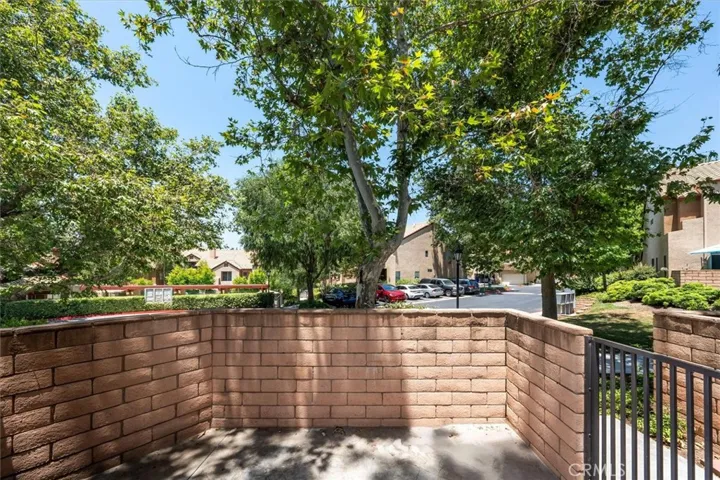 22609 Copper Hill Drive 129, Saugus, California 91350