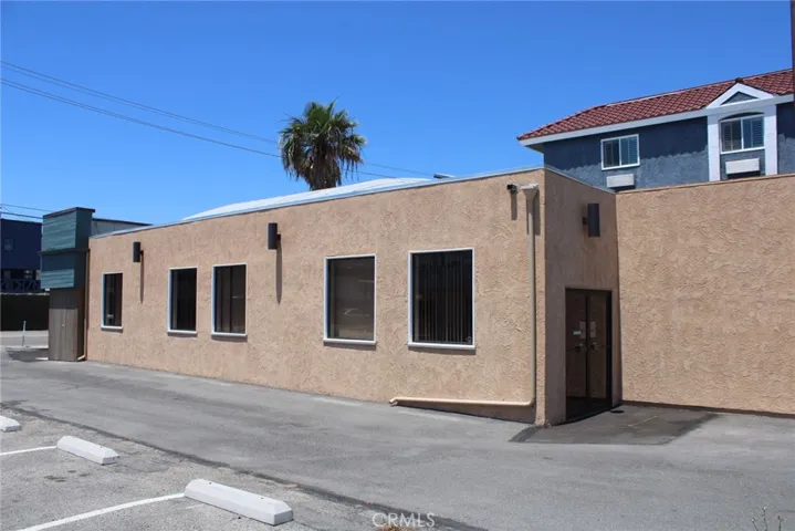 Plenty of light with multiple windows and back and front entrance