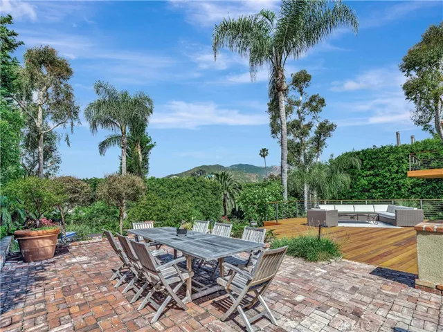 3635 Serra Road, Malibu, California 90265