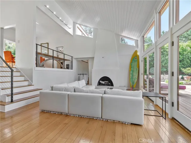 3635 Serra Road, Malibu, California 90265