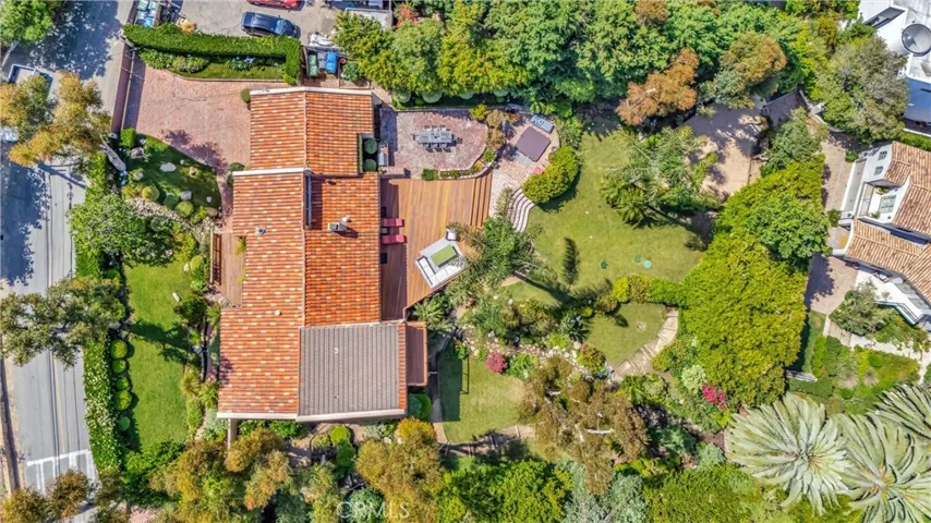 3635 Serra Road, Malibu, California 90265