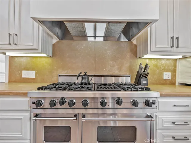 3635 Serra Road, Malibu, California 90265