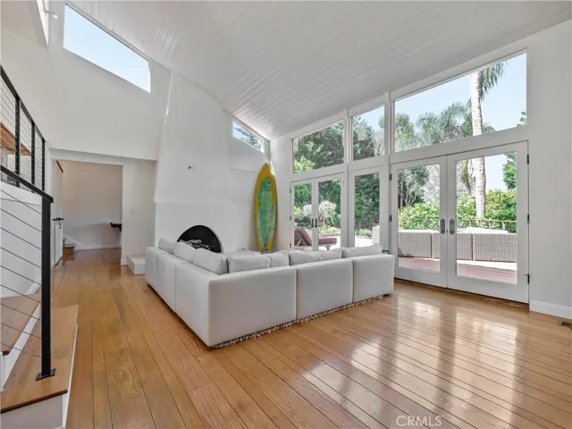 3635 Serra Road, Malibu, California 90265