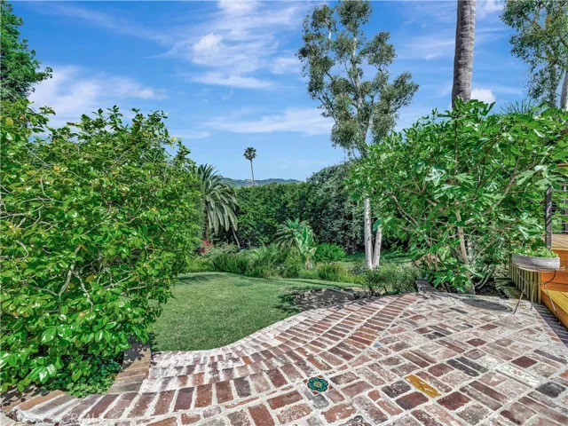 3635 Serra Road, Malibu, California 90265