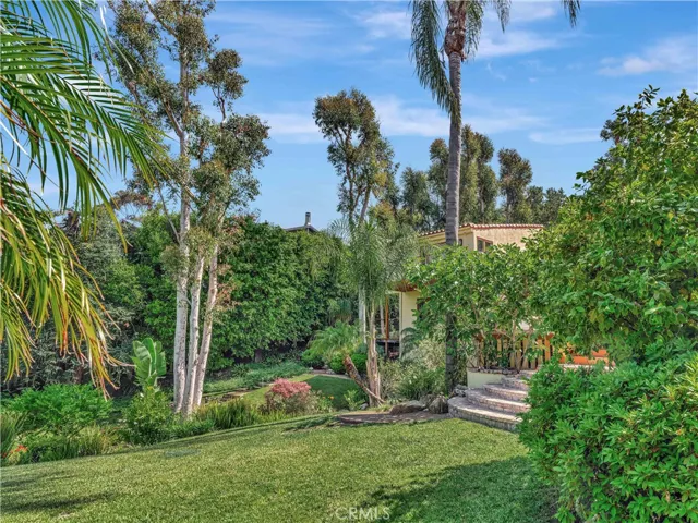 3635 Serra Road, Malibu, California 90265