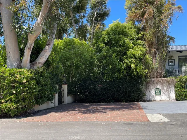 3635 Serra Road, Malibu, California 90265