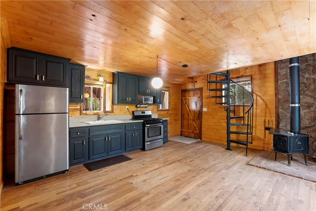 25626 Mid Lane, Twin Peaks, California 92391 home-pic-16