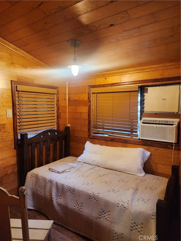 25626 Mid Lane, Twin Peaks, California 92391 home-pic-8