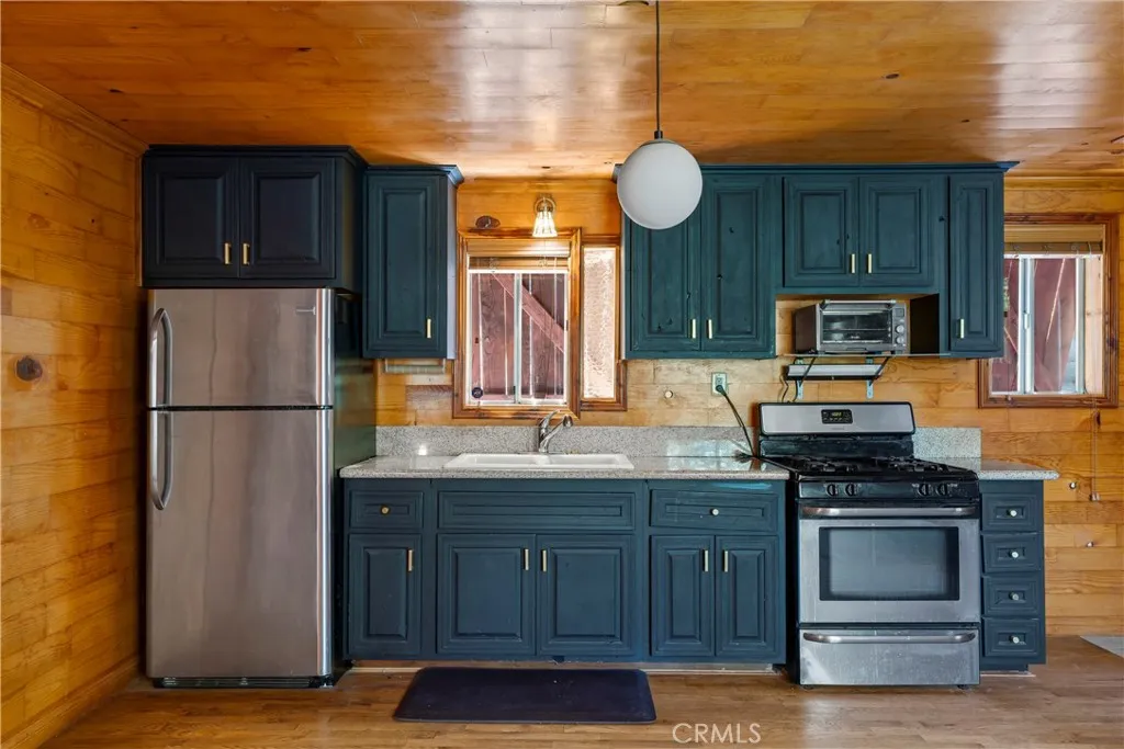 25626 Mid Lane, Twin Peaks, California 92391 home-pic-18