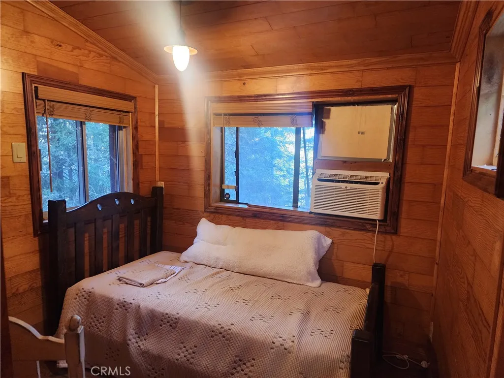 25626 Mid Lane, Twin Peaks, California 92391 home-pic-10