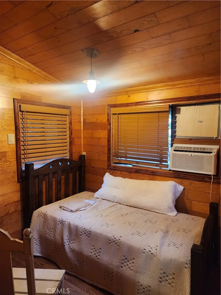 25626 Mid Lane, Twin Peaks, California 92391 home-pic-9