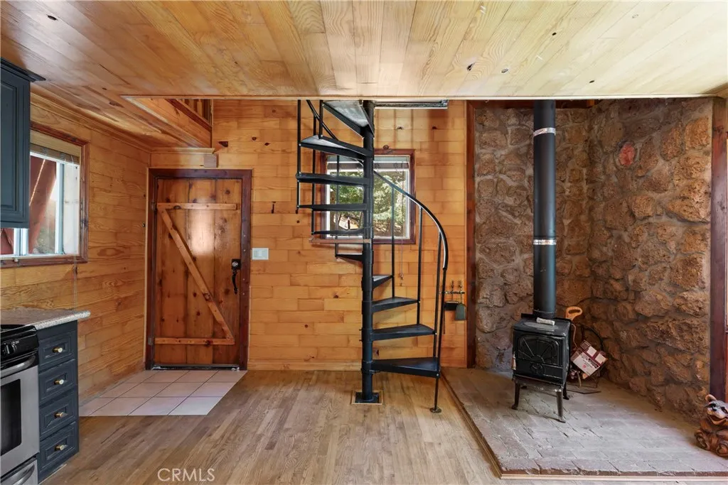 25626 Mid Lane, Twin Peaks, California 92391 home-pic-6
