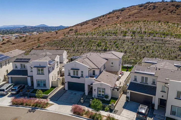 9084 W Bluff Place, Santee, California 92071