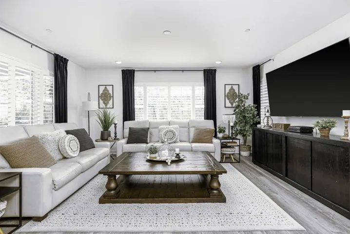 9084 W Bluff Place, Santee, California 92071