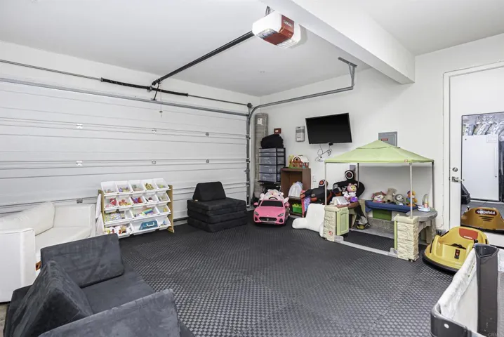 9084 W Bluff Place, Santee, California 92071