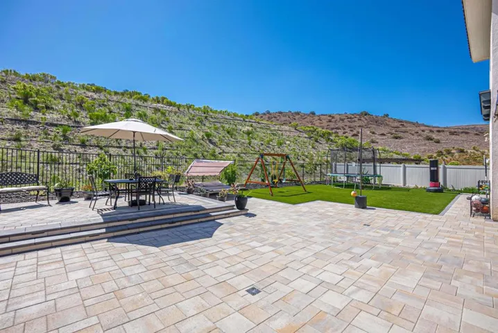 9084 W Bluff Place, Santee, California 92071