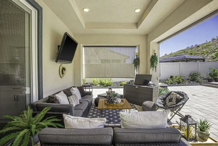 9084 W Bluff Place, Santee, California 92071