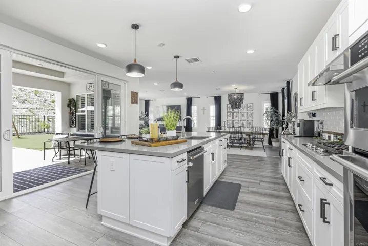 9084 W Bluff Place, Santee, California 92071