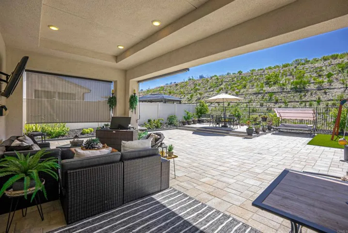 9084 W Bluff Place, Santee, California 92071