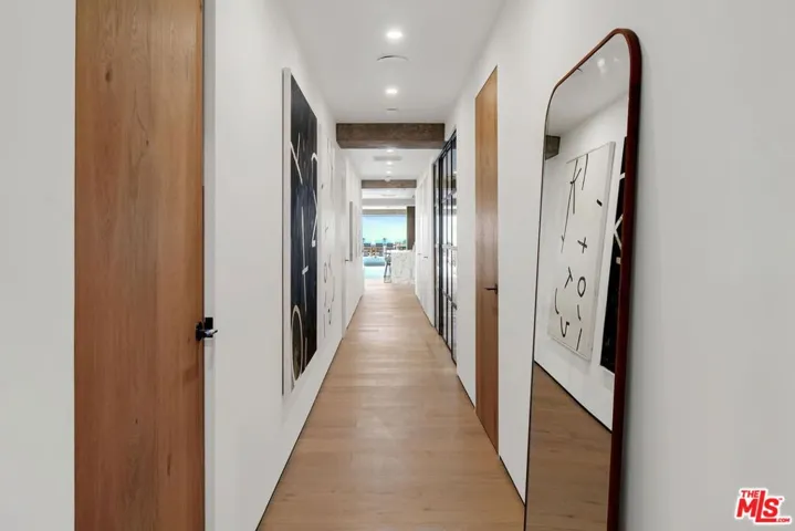 7135 Hollywood Boulevard Phe, Los Angeles, California 90046