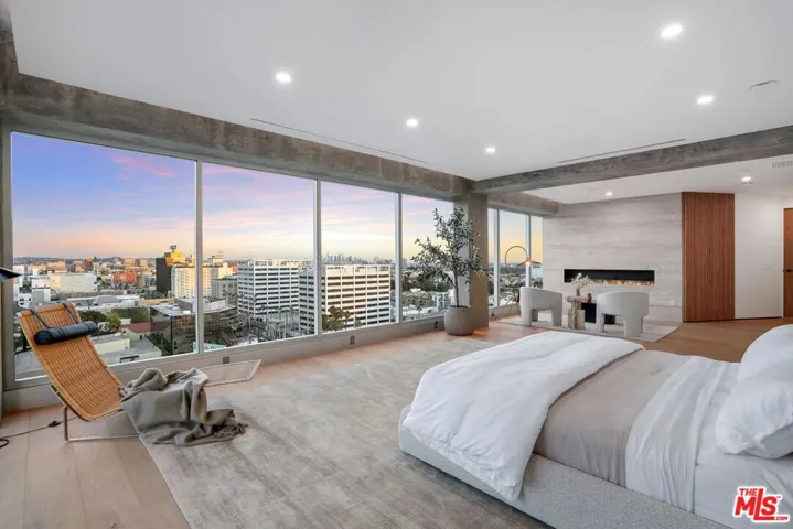 7135 Hollywood Boulevard Phe, Los Angeles, California 90046