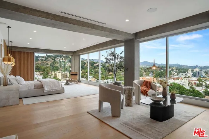 7135 Hollywood Boulevard Phe, Los Angeles, California 90046