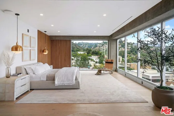 7135 Hollywood Boulevard Phe, Los Angeles, California 90046