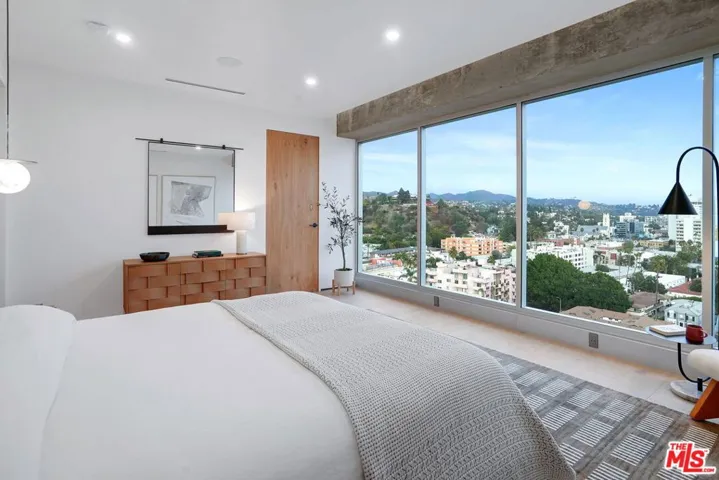 7135 Hollywood Boulevard Phe, Los Angeles, California 90046