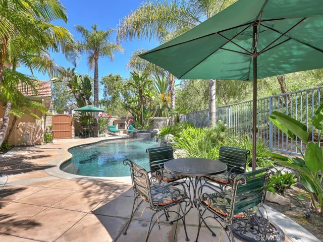 LOVELY BACKYARD