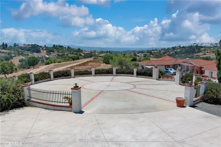 Circular driveway