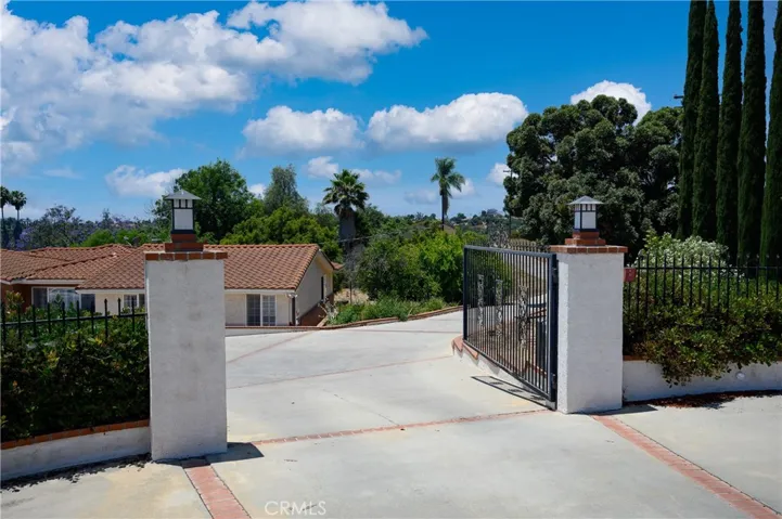 Entry to circular driveway