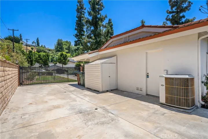RV PARKING with side gate